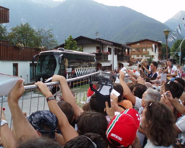 Grande tifo per la Juventus a Pinzolo