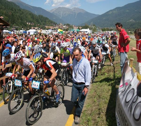 Partenza della 24ore MTB Val Rendena